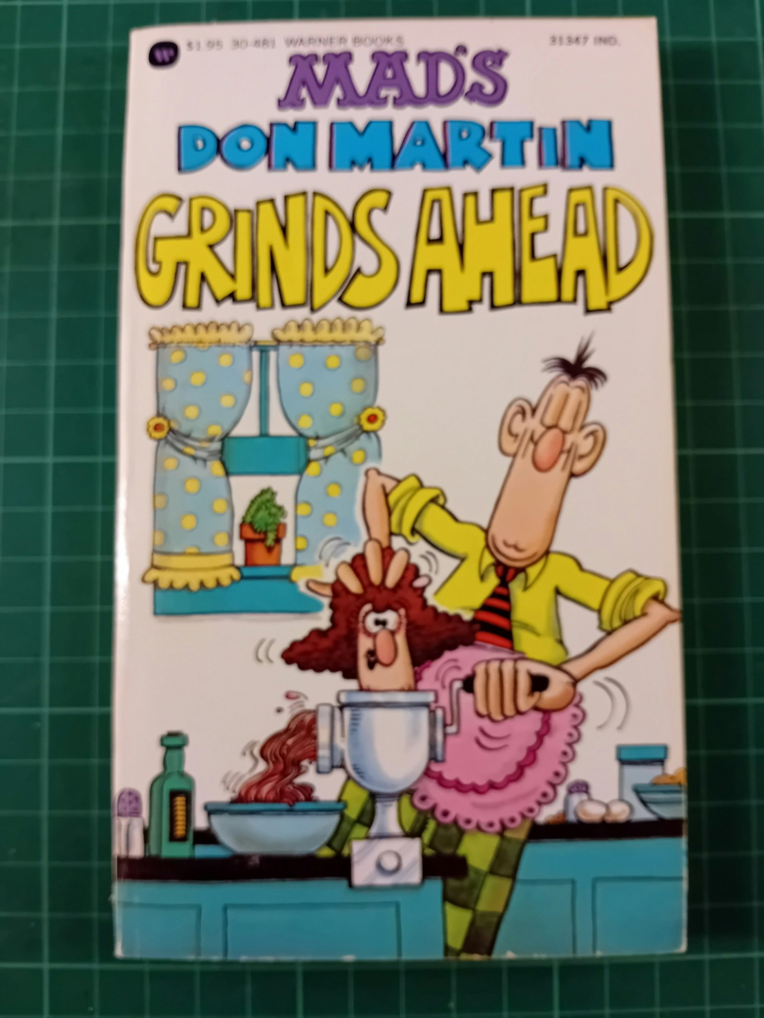 Mad's Don Martin grinds head (USA)