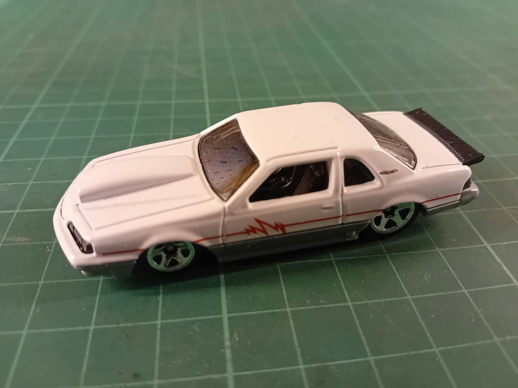 Hot Wheels Ford Thunderbird 1988