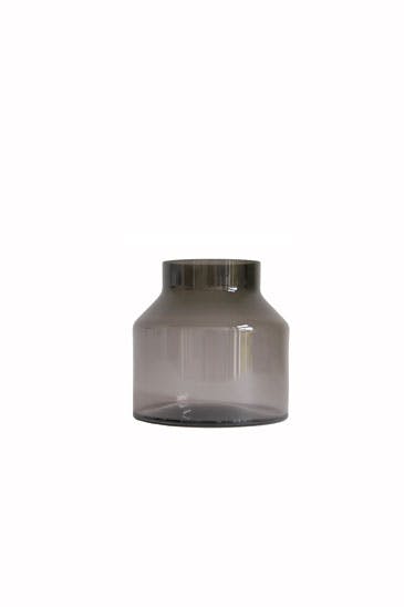 Elegant handblåst vas i rökfärgat glas från Onshus