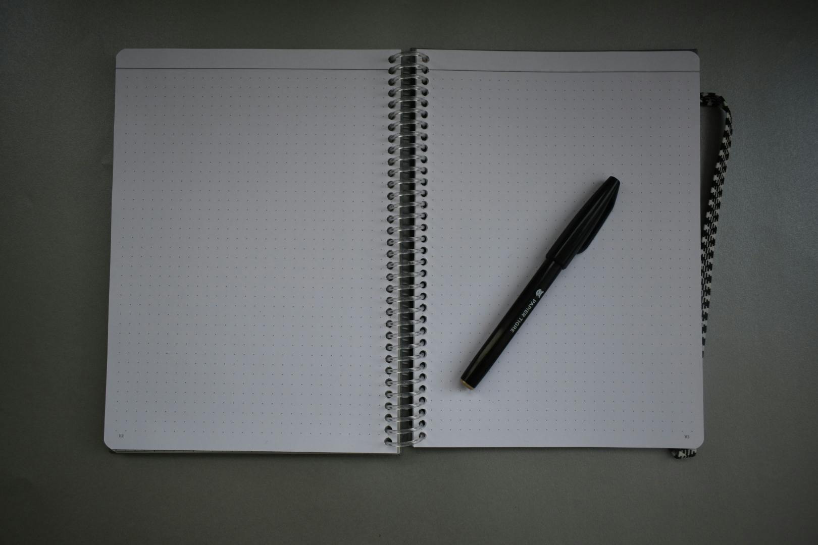 Handgjord anteckningsbok från Papier Tigre grå
