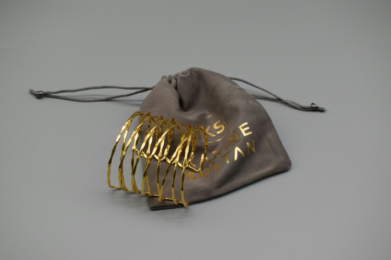 Handgjort guldarmband från Karine Sultan