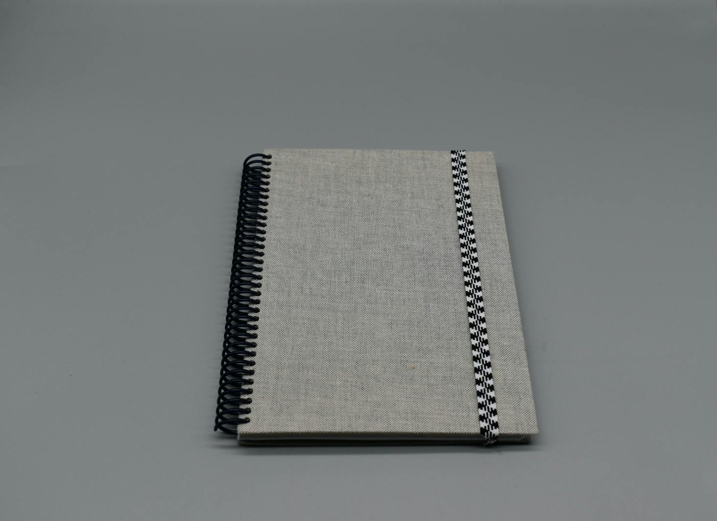 Handgjord anteckningsbok från Papier Tigre grå