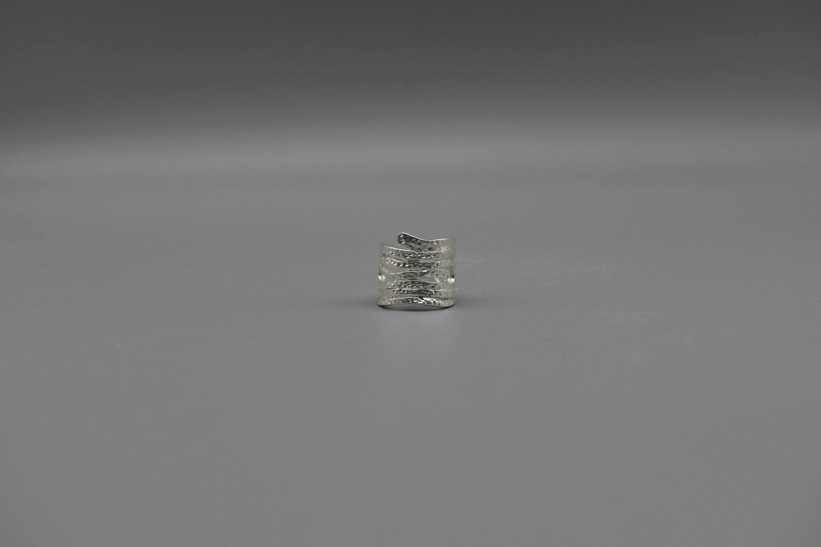Handgjord silverring anpassningsbar storlek från Karine Sultan