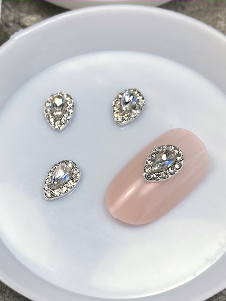 70% Diamond Drop - Crystal