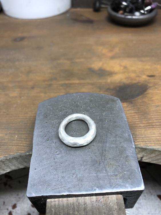 SPARKLE - Sandgjuten silverring med matterad yta