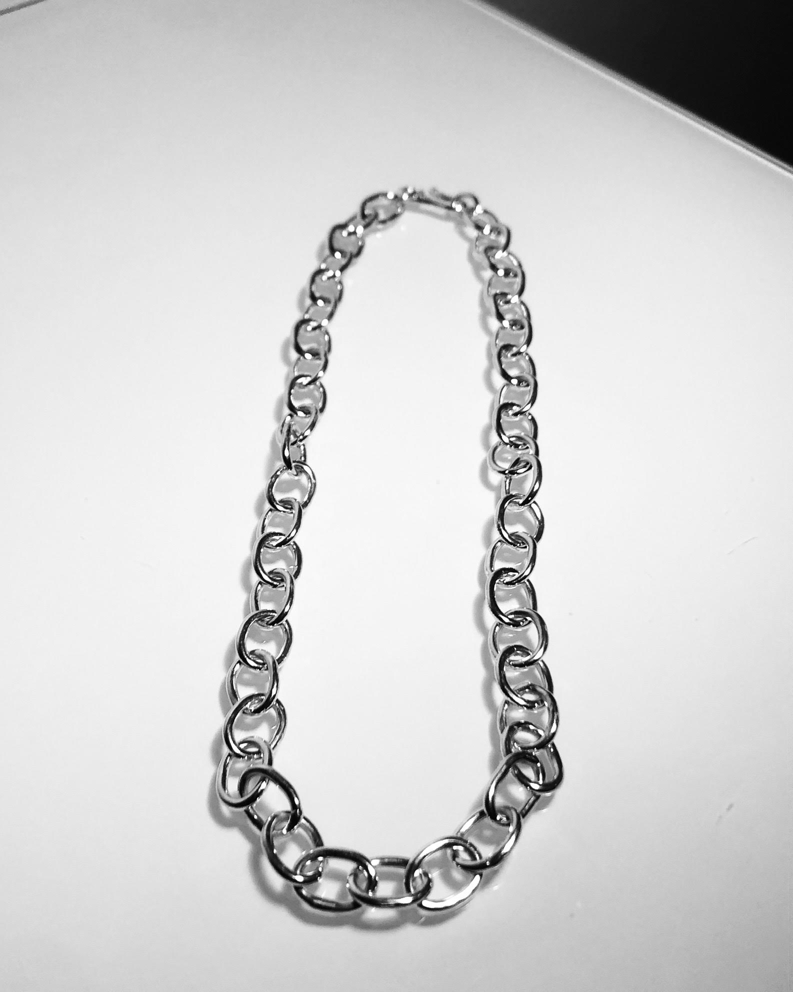 PLAIN CHAIN -  Halskedja i silver med ovala, lödda länkar och handgjort lås.