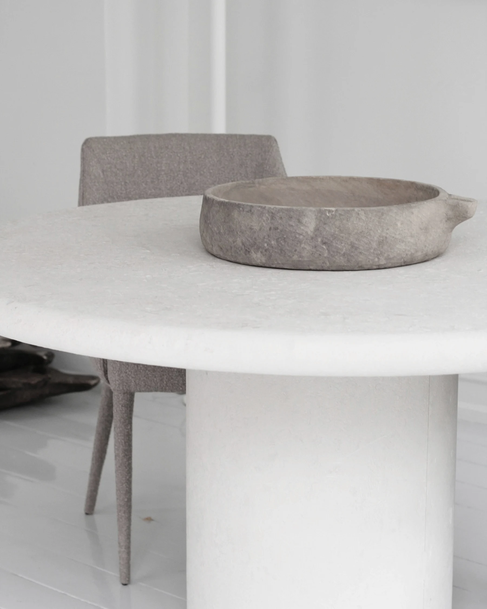 Nomad dining table ø140