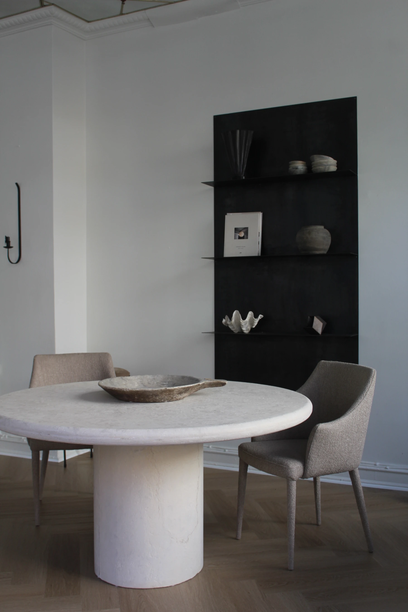 Nomad dining table ø140