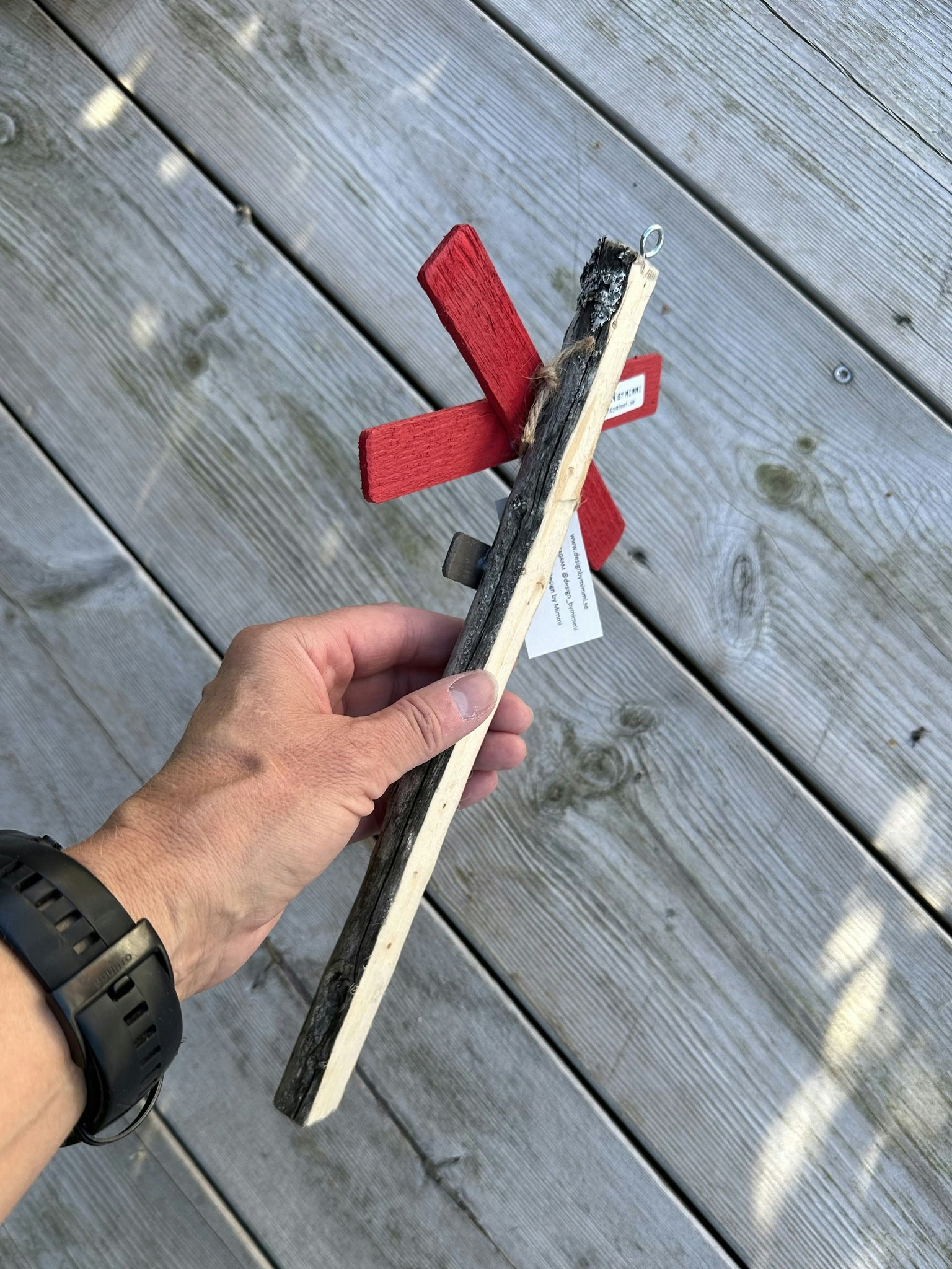 Väggskylt Ledkryss " Liten ” - Egen text - 3 färger