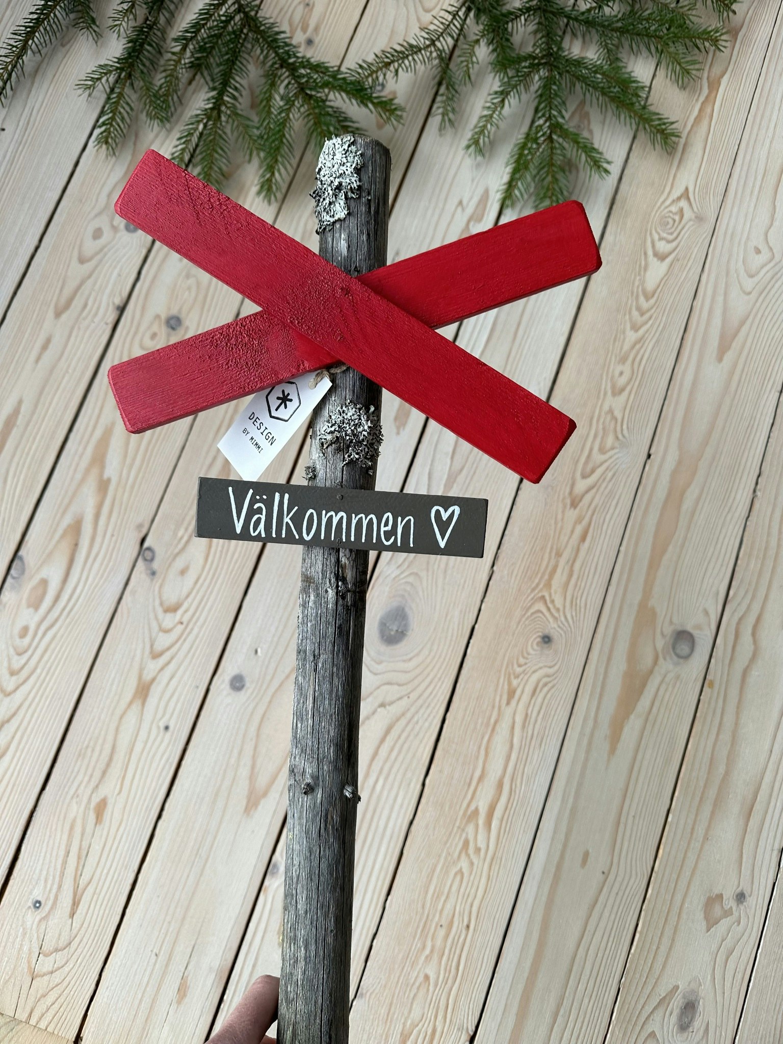 Väggskylt Ledkryss " Stor " - egen text - 3 färger