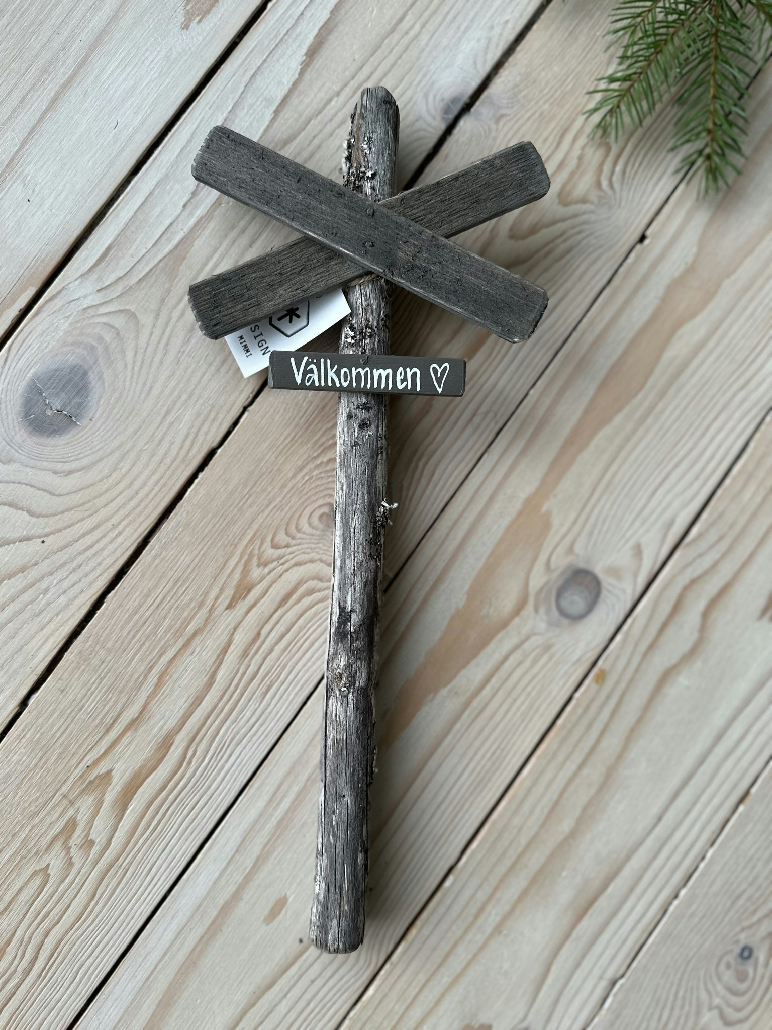 Väggskylt Ledkryss " Liten ” - Egen text - 3 färger