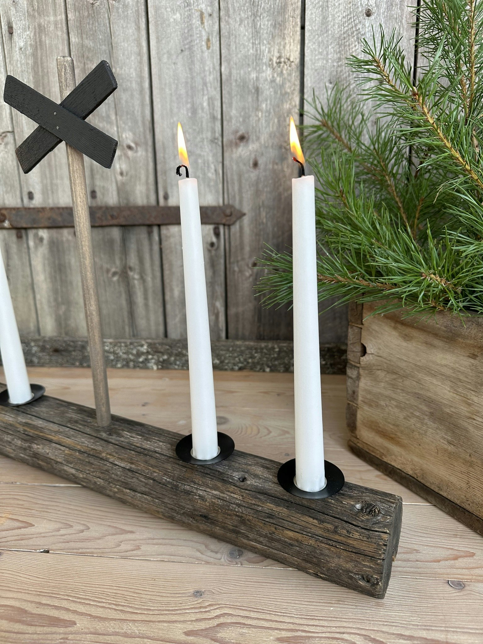 Adventsljusstake Ledkryss Tre färger