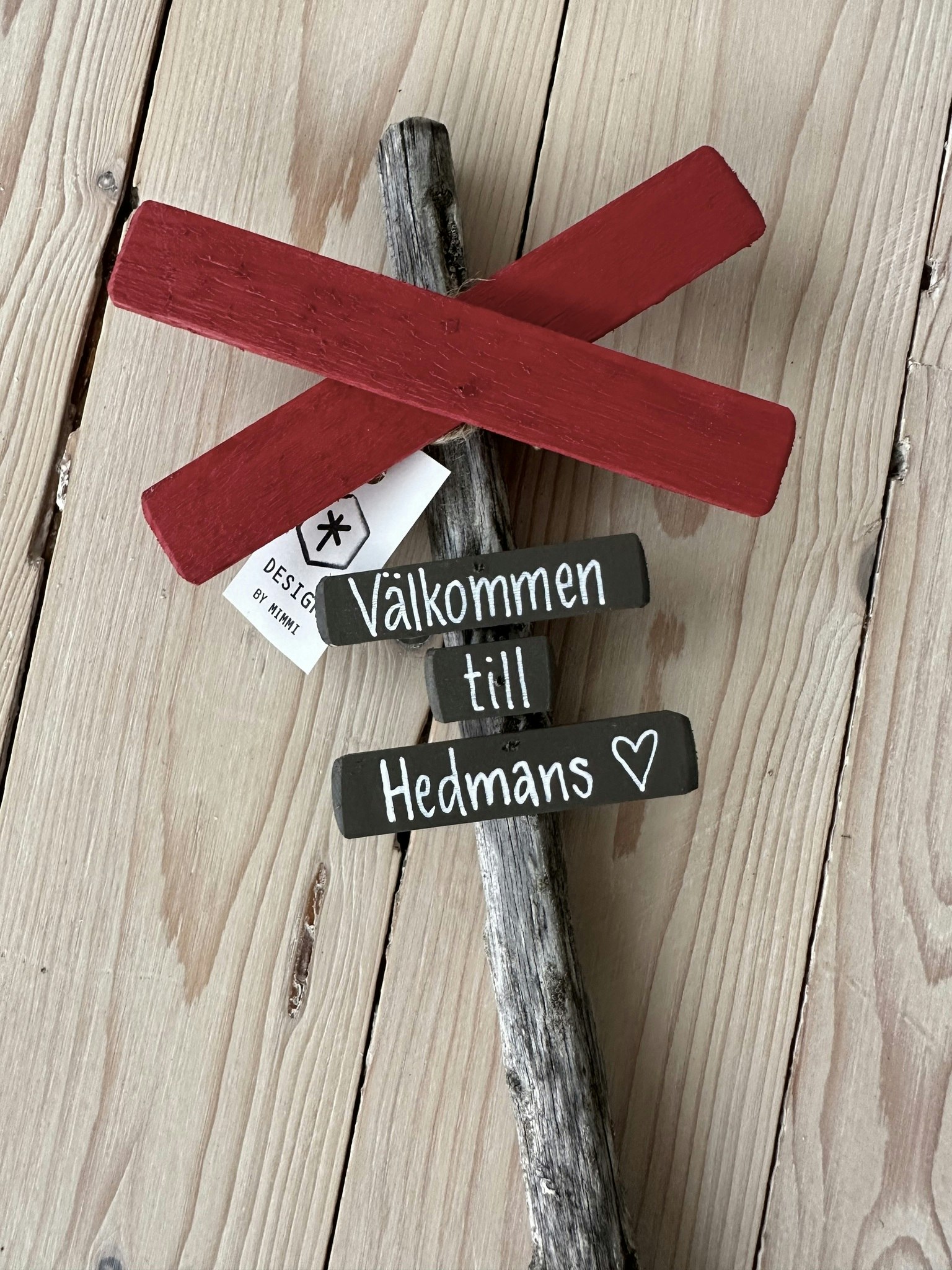 Väggskylt Ledkryss " Liten ” - Egen text - 3 färger