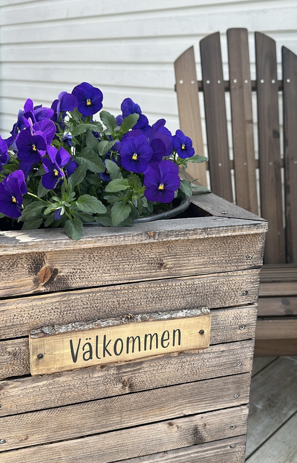 Välkommenskylt av gran