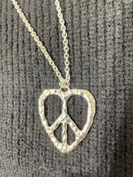 Halsband i silver med peacehjärta