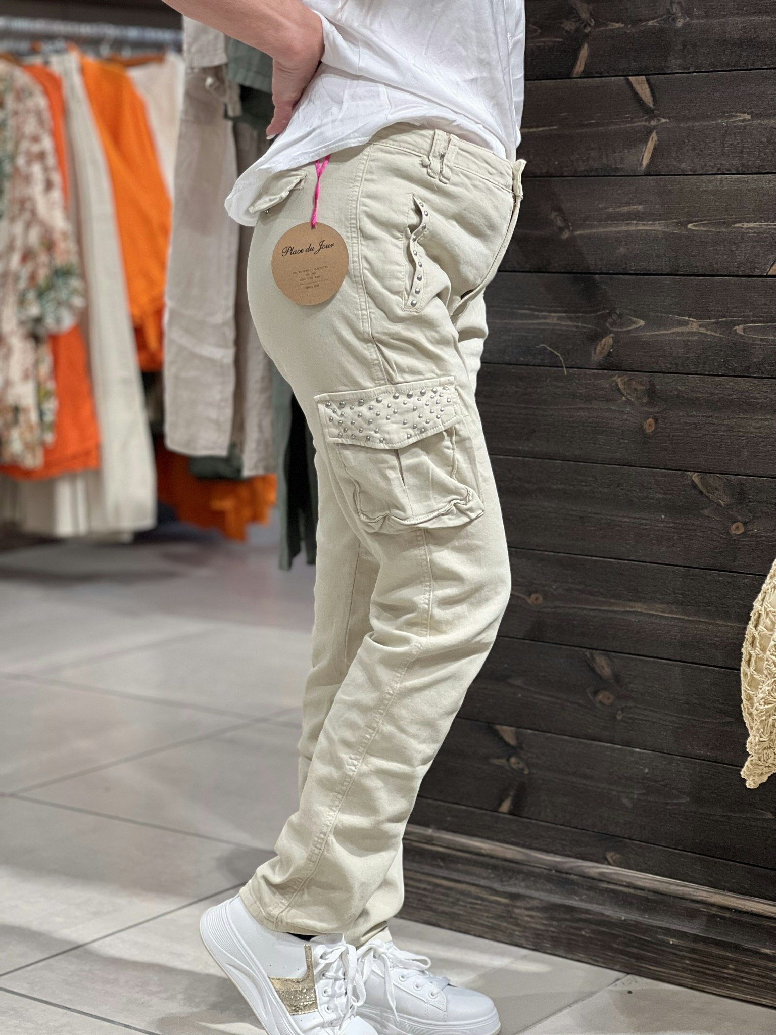 Cargo pants beige med nitar