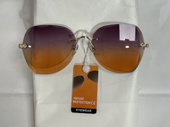 Solglasögon med orange toning