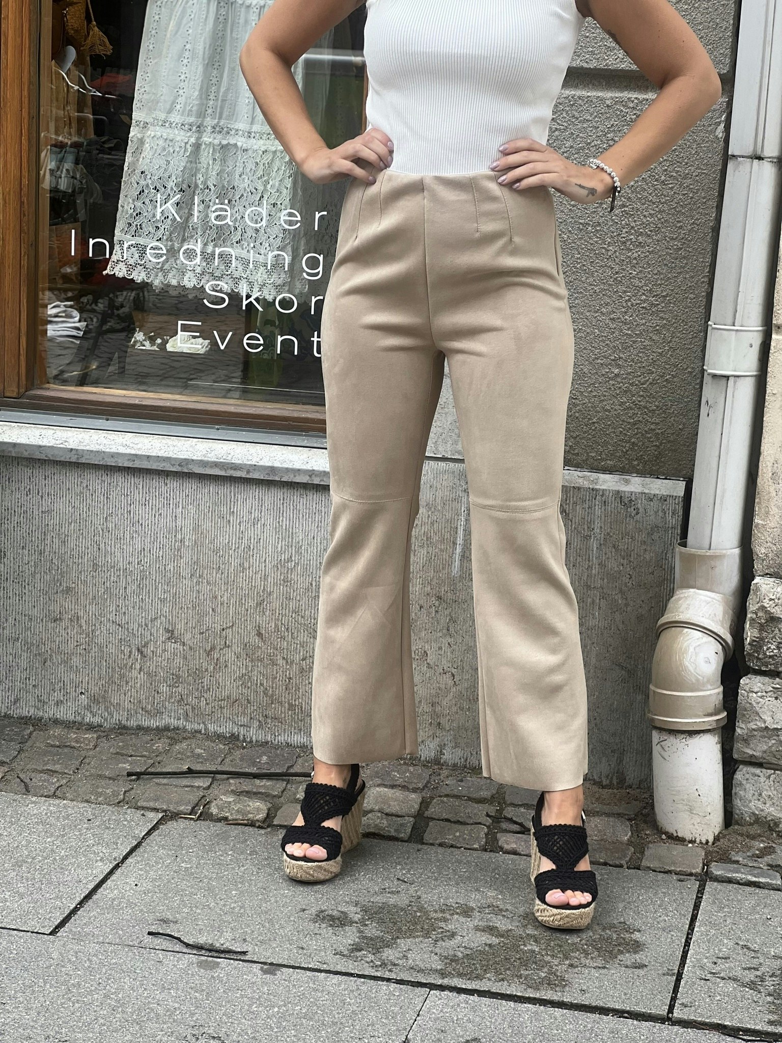 Beige byxa m stretch stajl. Mocca liknande