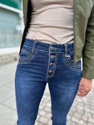 Jeans med bling knappar