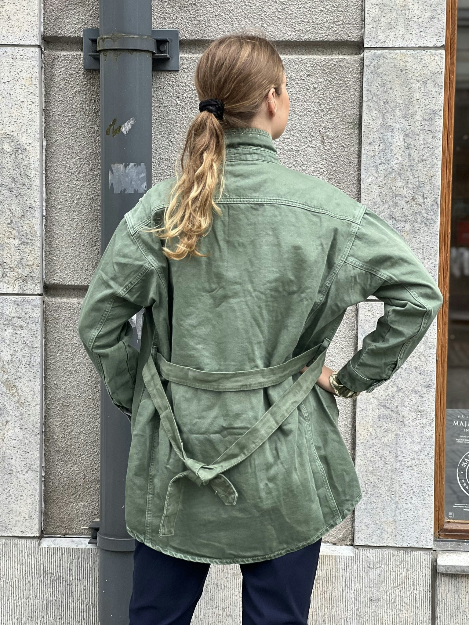 Cool jacka med nitar från Stajlagenturer army