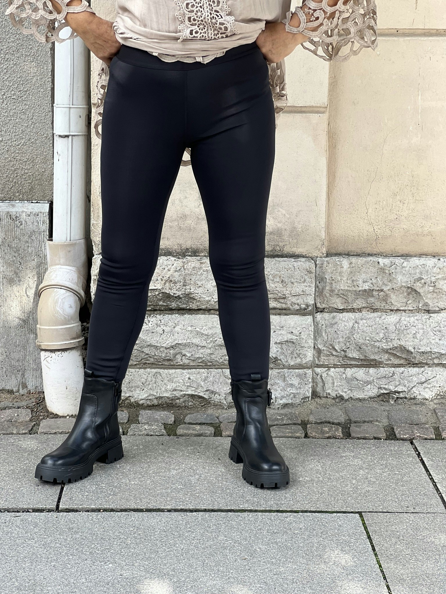 Svart Matt veganleggins slät yta