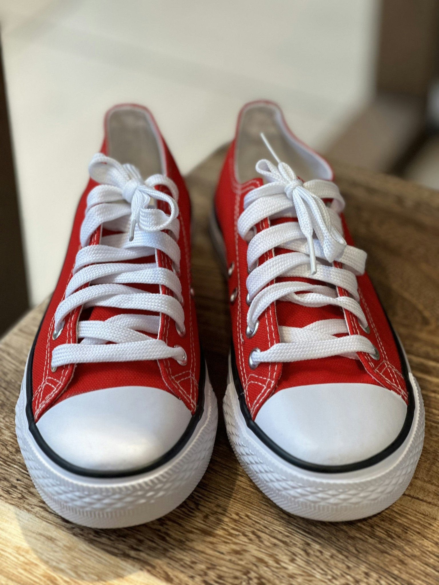 CONVERS röda skor