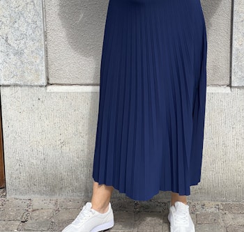 Marinblå plisserad kjol