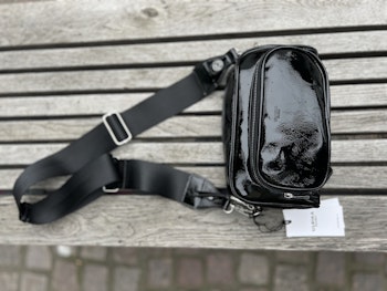 Väska ulrikadesign svart lack
