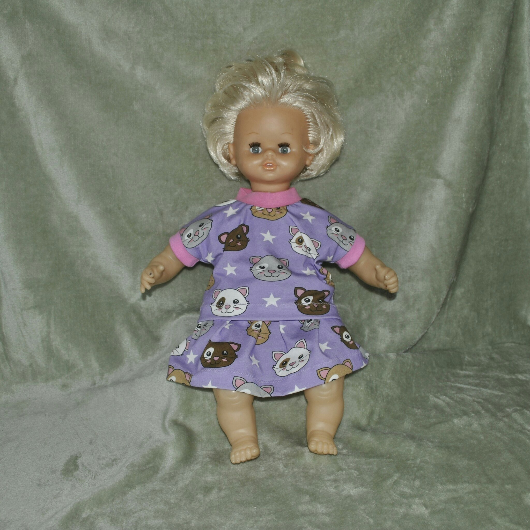 Kopia Dock - Dress syrenlila med små musar stl 44-45 cm