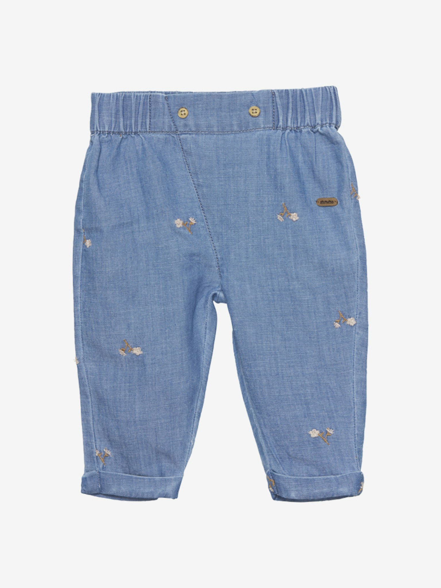 Ljuvlig jeansbyxa till baby i mjuk denim, träknappar och broderade blommor. Från Minymo.