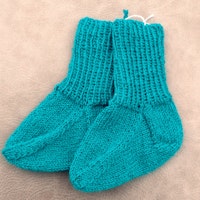 Hemstickade sockor baby