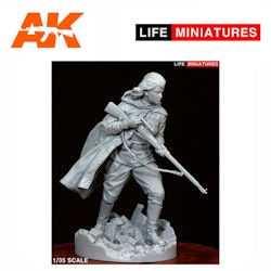 LIFE MINIATURES – WW2 RED ARMY FEMALE SNIPER (1/35 SCALE)