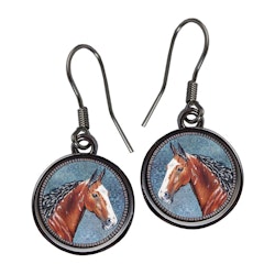 Örhängen – Häst med blå bakgrund