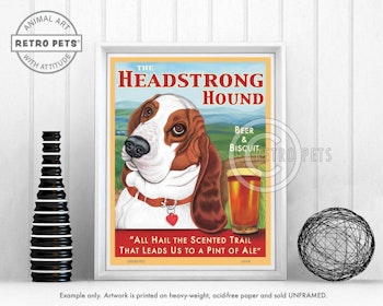 Konsttryck Krista Brooks, The Headstrong Hound – Basset hound, vit/brun landskap