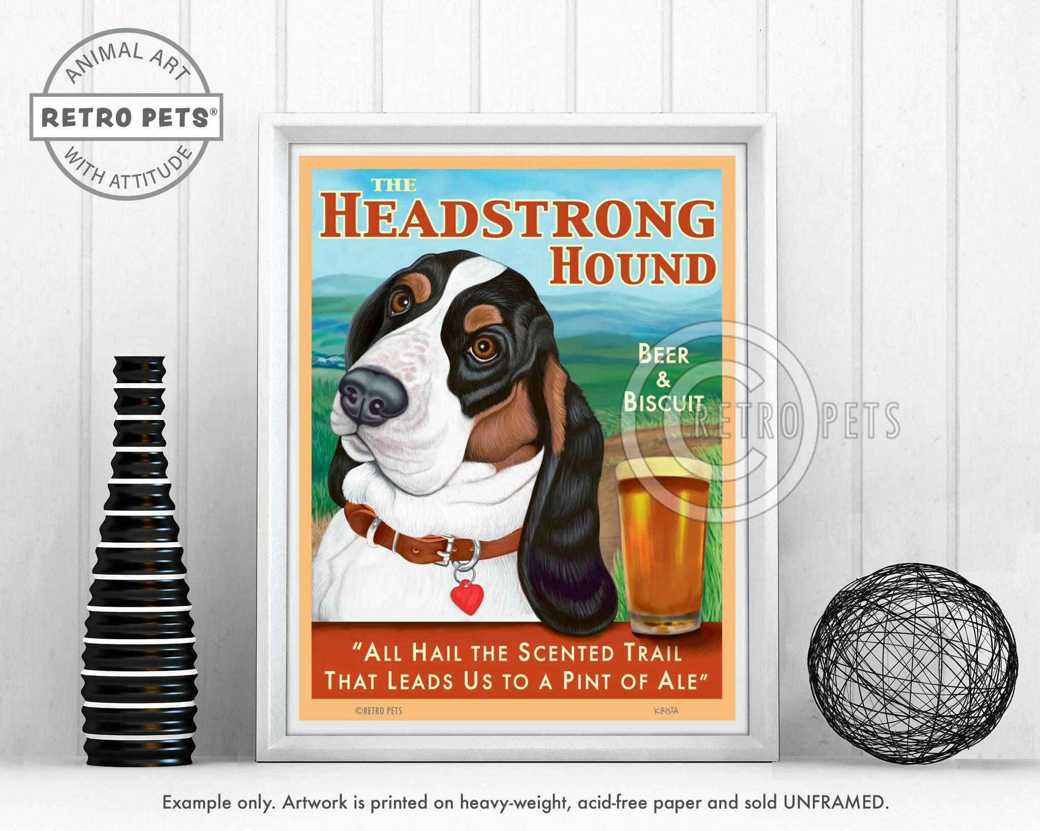 Konsttryck Krista Brooks, The Headstrong Hound – Basset hound, vit/brun/svart landskap