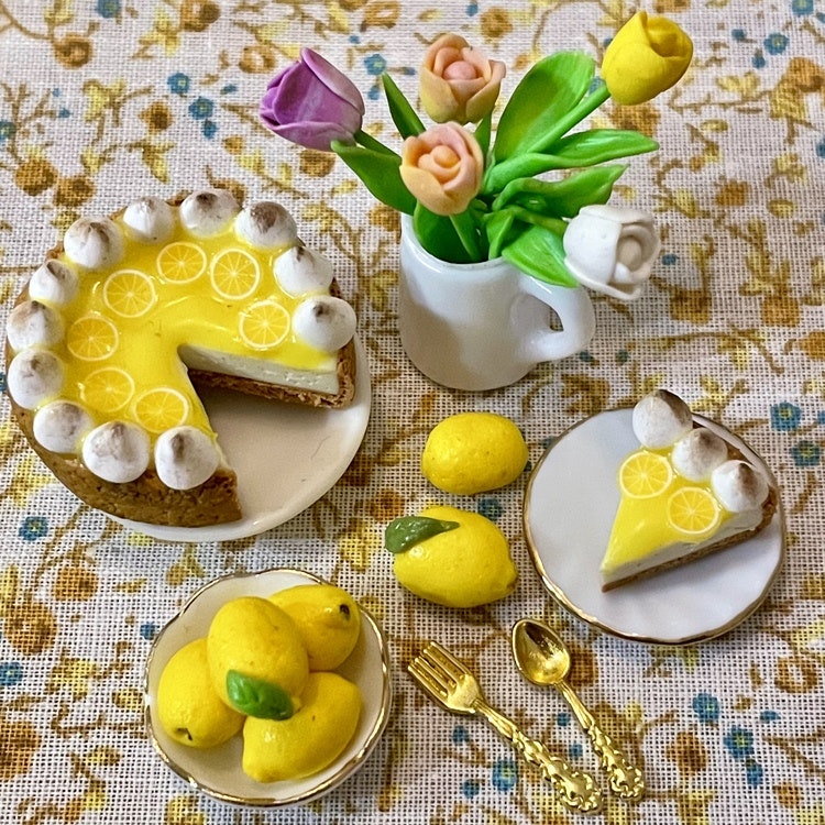 Lemon Meringue Pie on Plate, Loose Piece Miniature Set