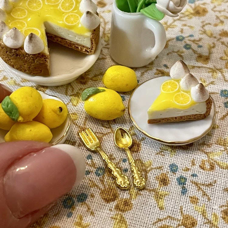 Lemon Meringue Pie on Plate, Loose Piece Miniature Set