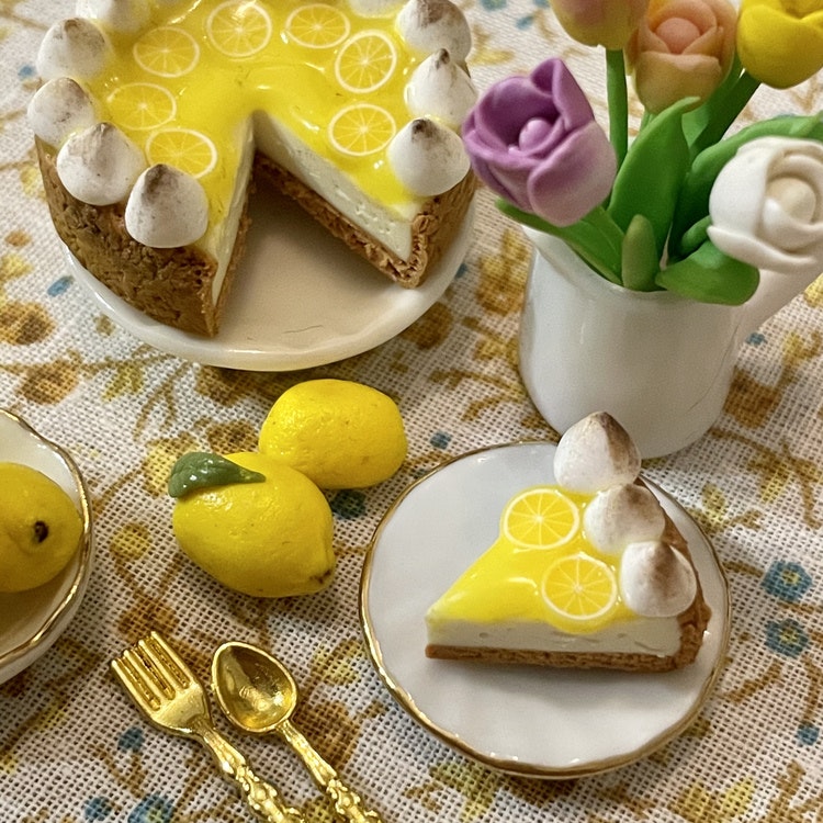 Lemon Meringue Pie on Plate, Loose Piece Miniature Set