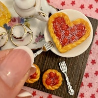 Sweet Heart-shaped Pie on Cake Paper in Gold Miniature