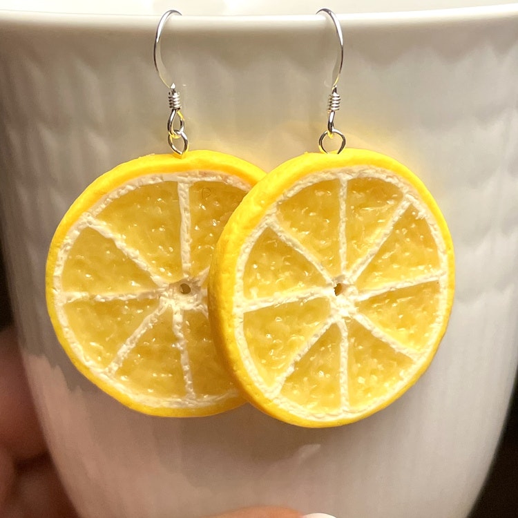 Citronskiva örhängen