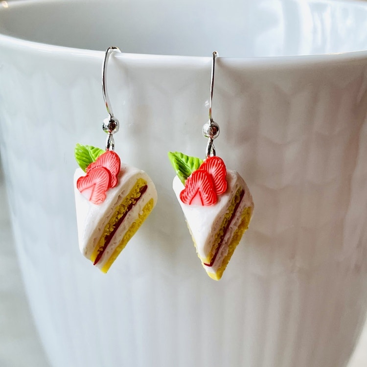 Cake with Sliced Strawberries Earrings Silver