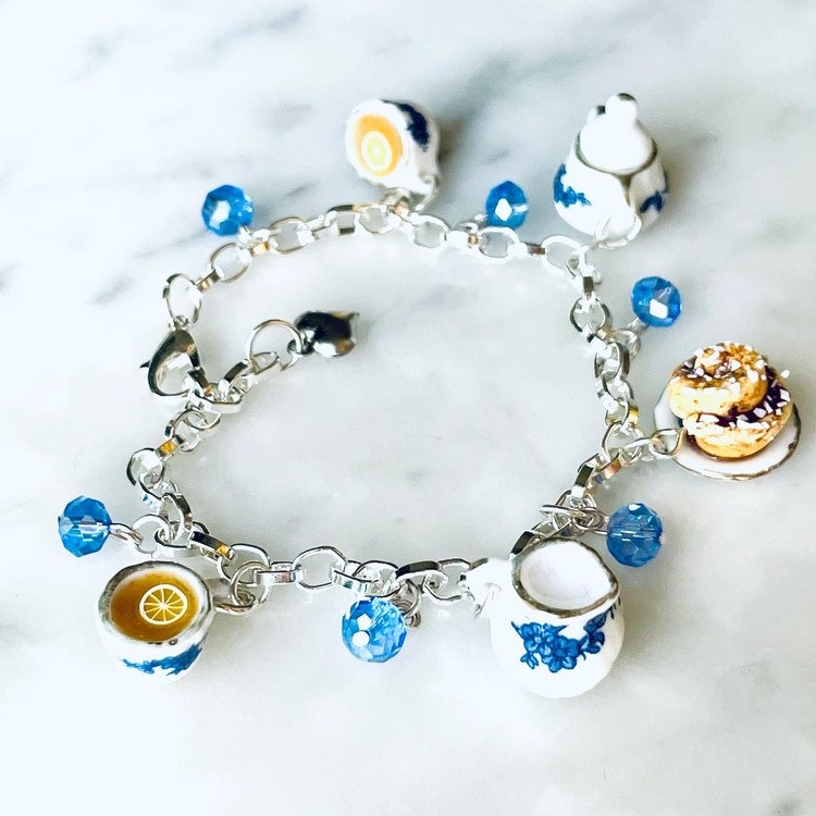 Armband ” kafferep” blå pärlor och berlocker - My Sweet Tinythings –  Schmuck und Miniaturen