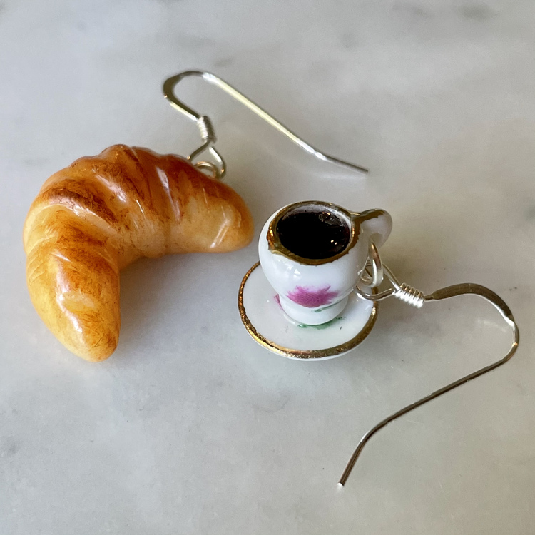 Croissant med espresso örhängen