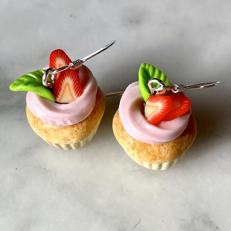 Cupcakes med jordgubbsskivor 1 par