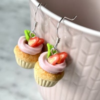 Cupcakes med jordgubbsskivor 1 par