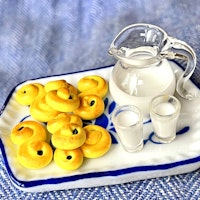 Saffron Bun with Milk Miniature Set