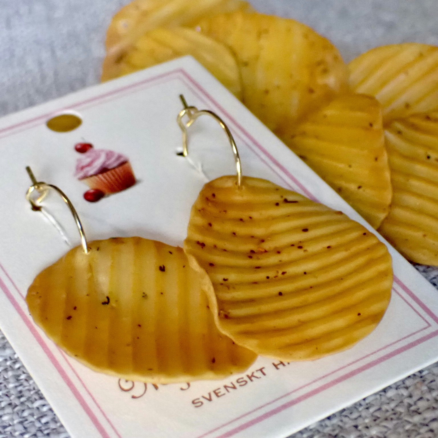Chips-Ohrringe aus Silber / Gold-Creolen