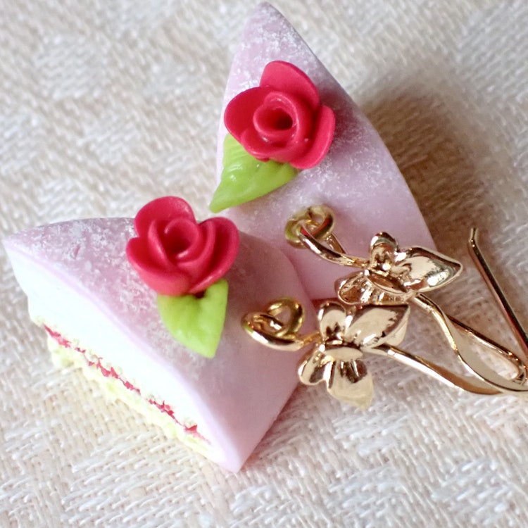 Prinsesstårta rosa fjärilskrok i guld