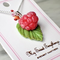 Raspberries on leaves necklace silver/gold