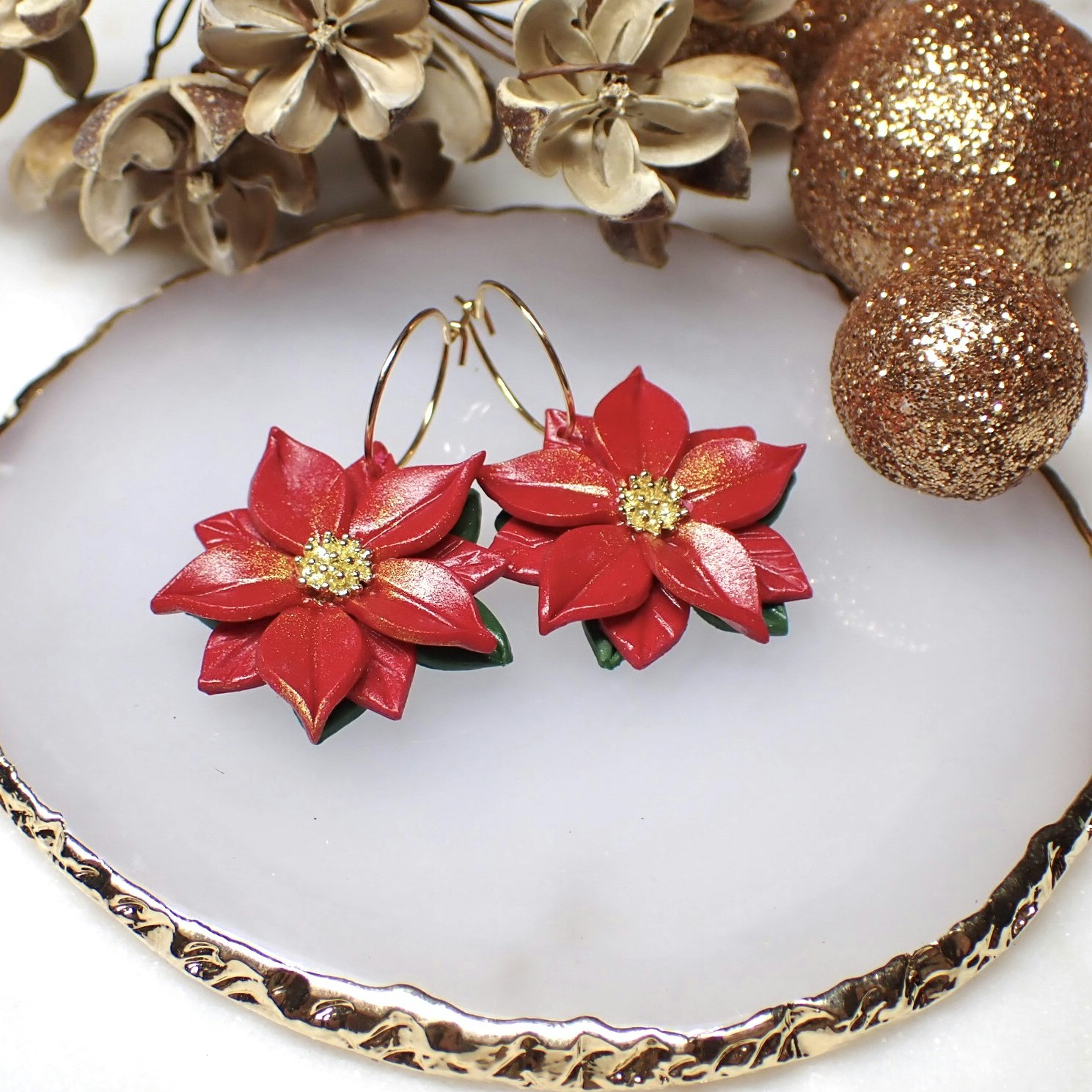Julstjärnor örhängen röda/rosa/vita med creoler/kristallkrok